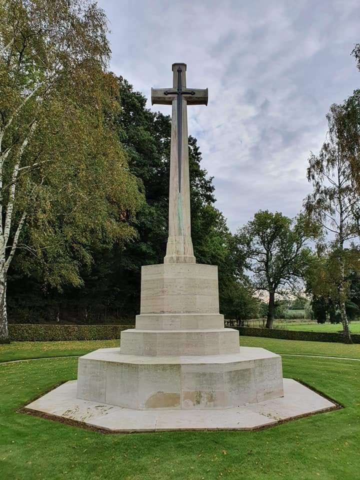 La croix - Le cimetière militaire d'Écoivres