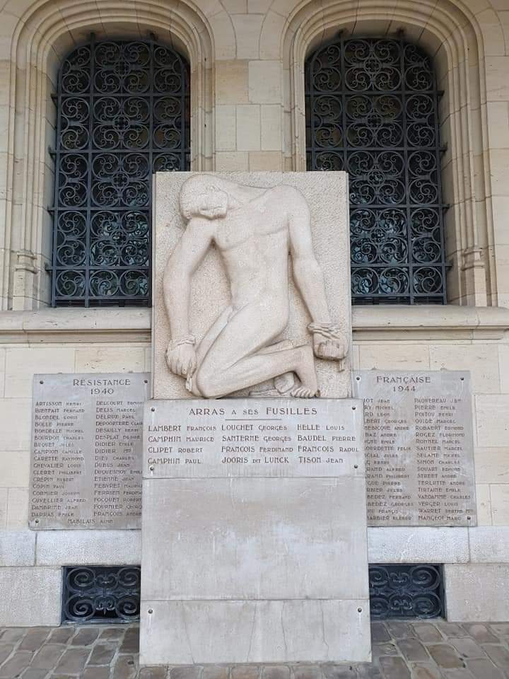 Le monument "à ses fusillés" d'Arras