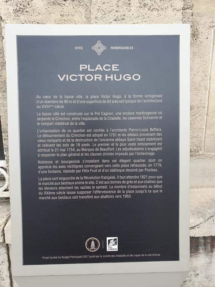 Panneau touristique Sites remarquables : Place Victor Hugo