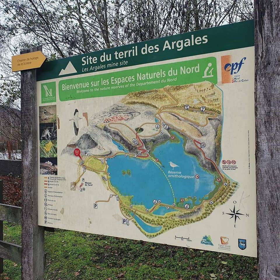 Panneau touristique "Bienvenue sur les espaces naturels du Nord : Site du terril des Argales"
