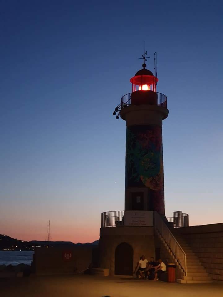 Le phare de Saint-Tropez au coucher du soleil