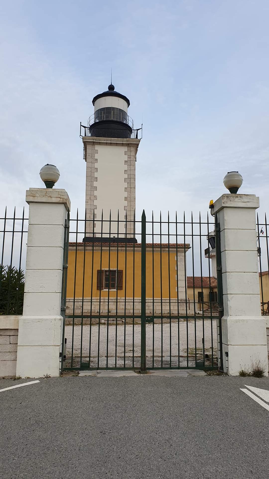 L'entrée du phare de Camarat. - Ramatuelle, Var