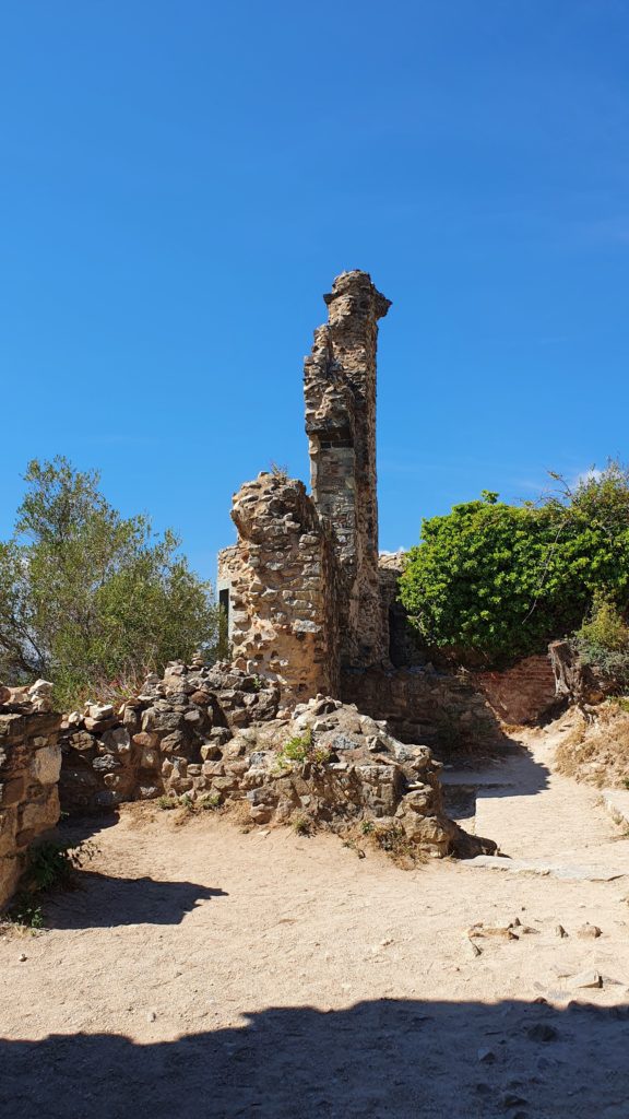 Les ruines du château de Grimaud - Var