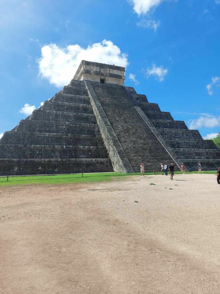 La pyramide de Kukulcán, connue aussi sous le nom d'El Castillo