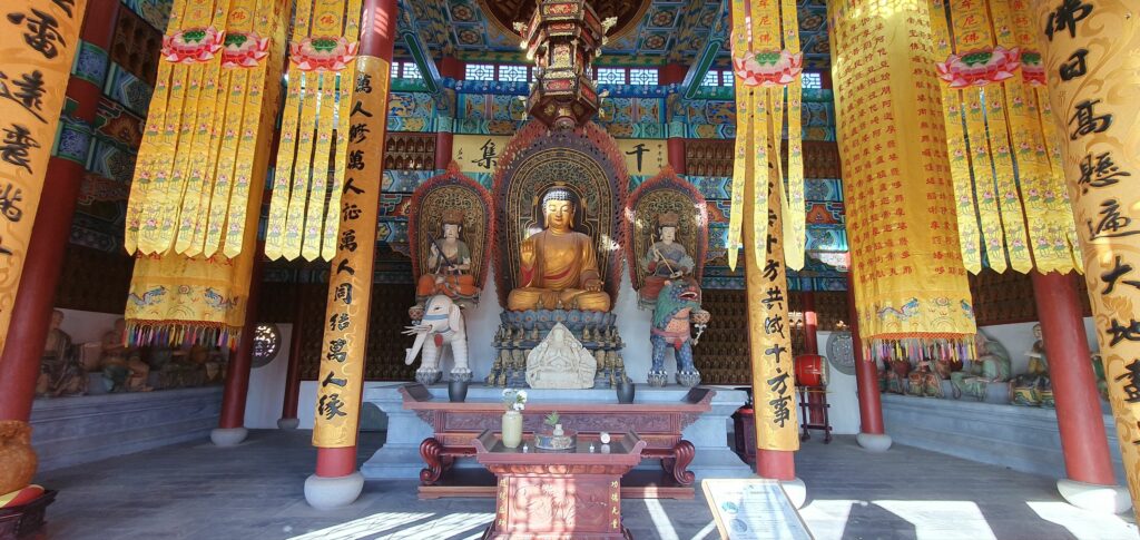 Le temple bouddhiste à Pairi Daiza : atmosphère mystique et apaisante